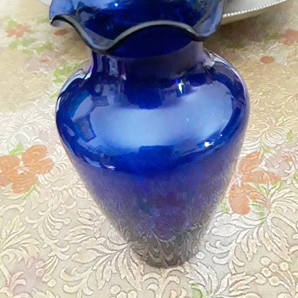 Vintage Cobalt Blue Glass Vase with Ruffled Rim - Picture 4 of 5
